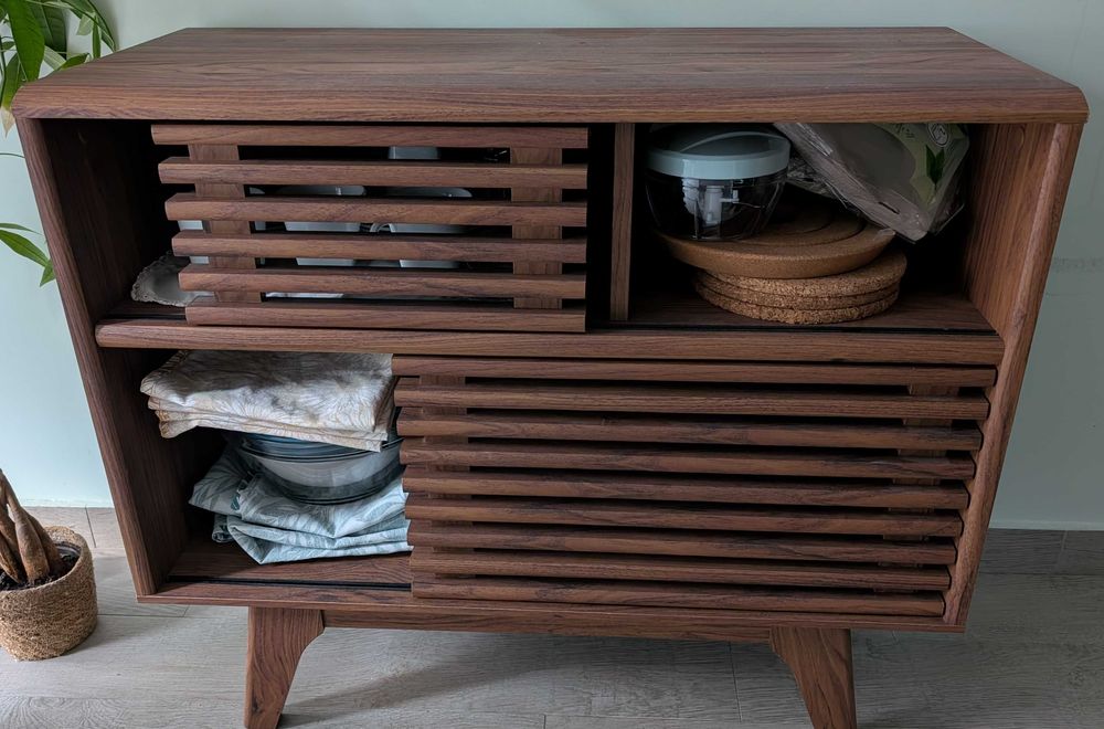Aparador pequeno castanho escuro
