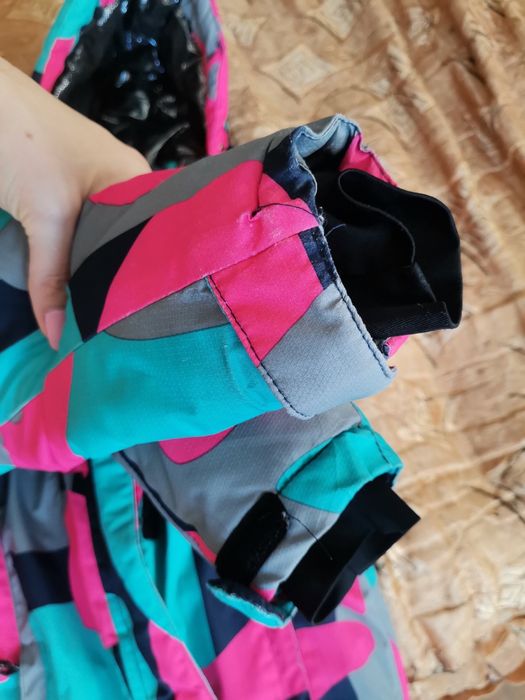 Тепла  куртка на дівчинку