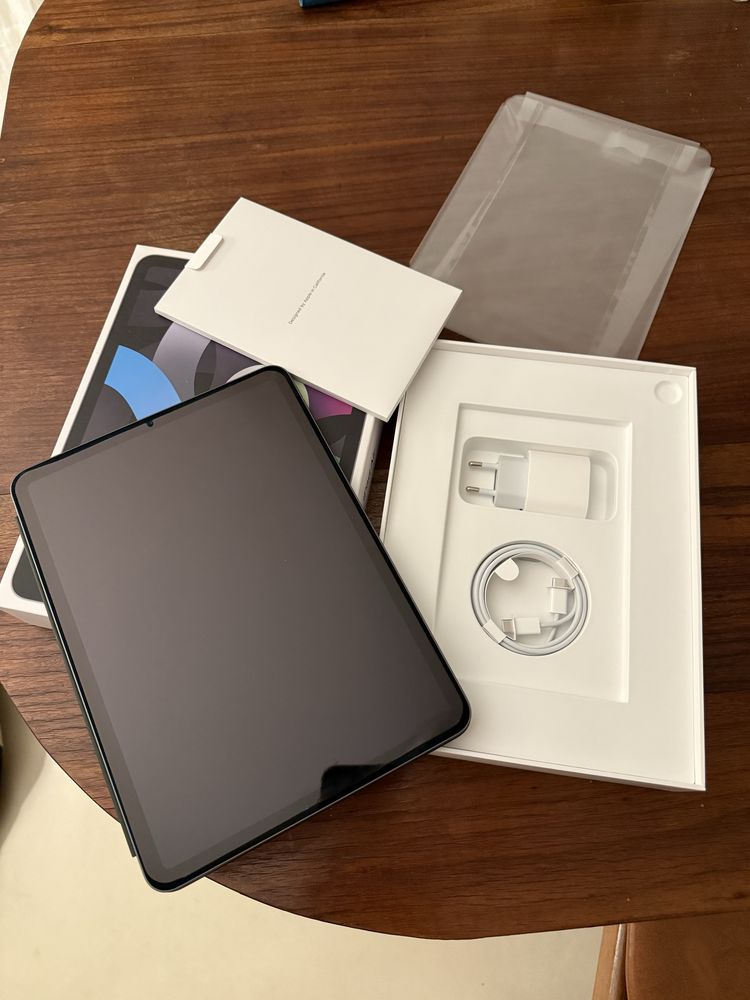 iPad Air 4.ª Geração | 256GB Wi-Fi | Impecável + Acessórios