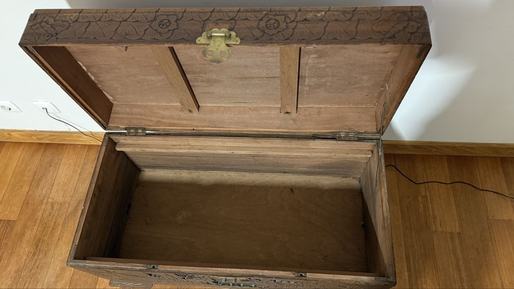 Baú De Canfora Para Decoração De Antiquário