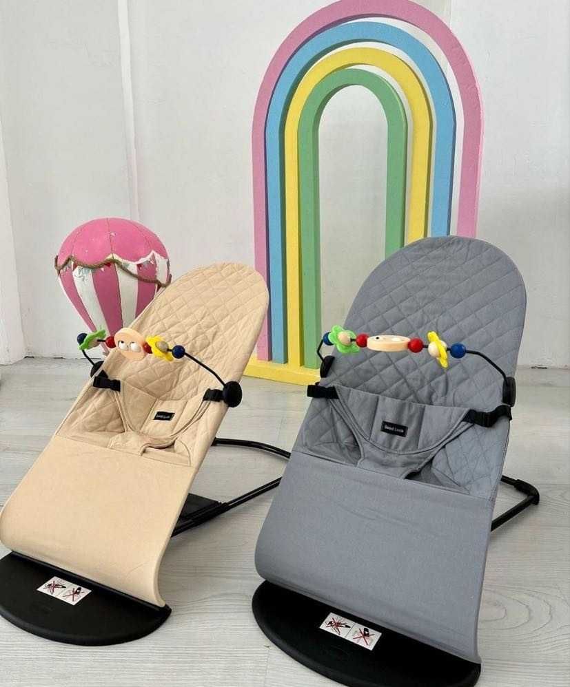 Дитячий шезлонг-качалка BABY Balance + іграшка є різні кольори