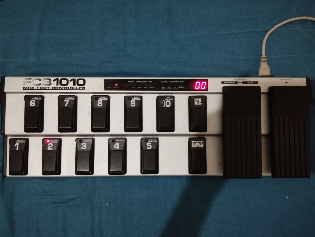 Controlador midi Behringer FCB1010 - Em ótimo estado