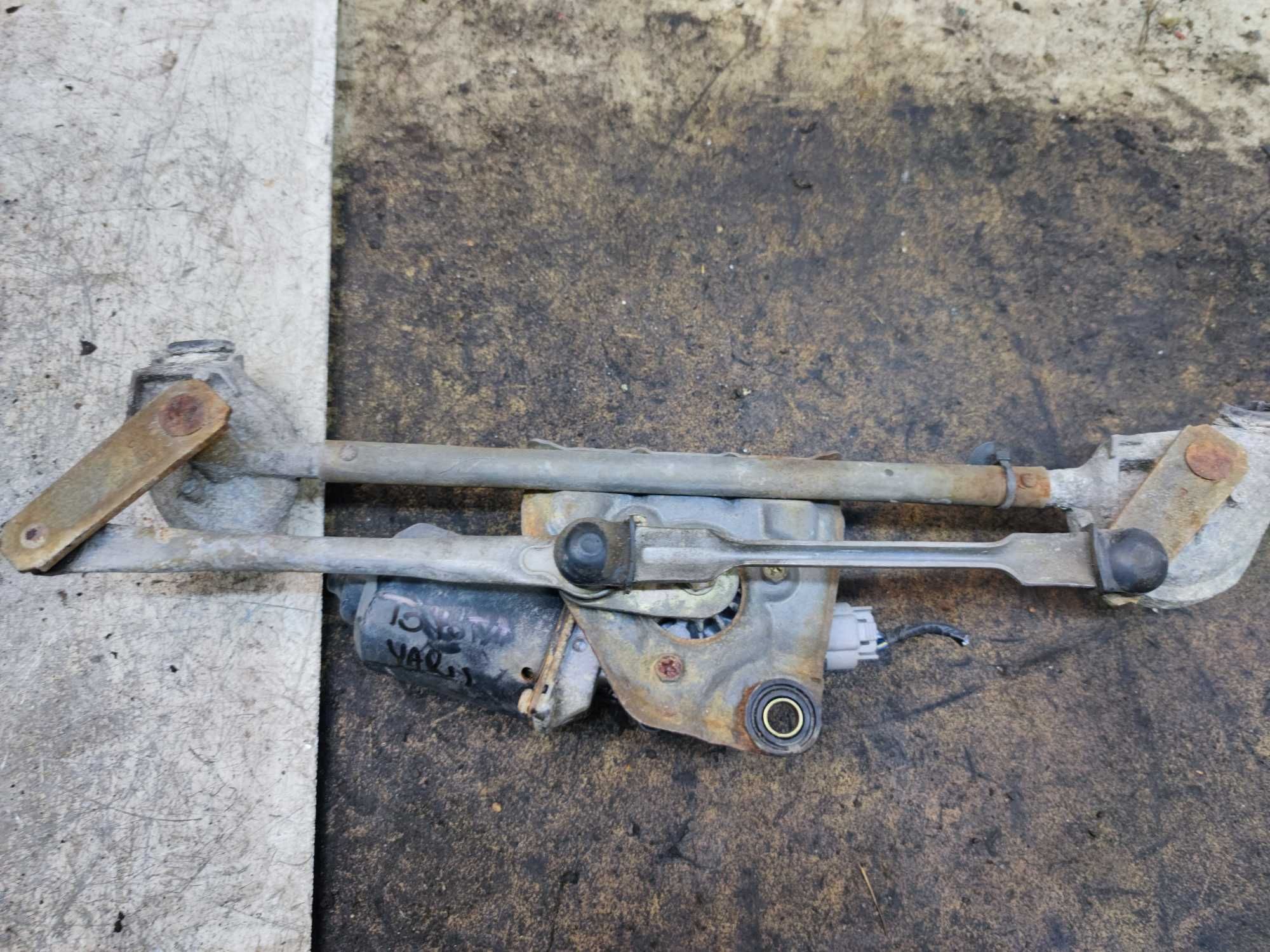 Toyota Yaris I Mechanizm Wycieraczek Przód