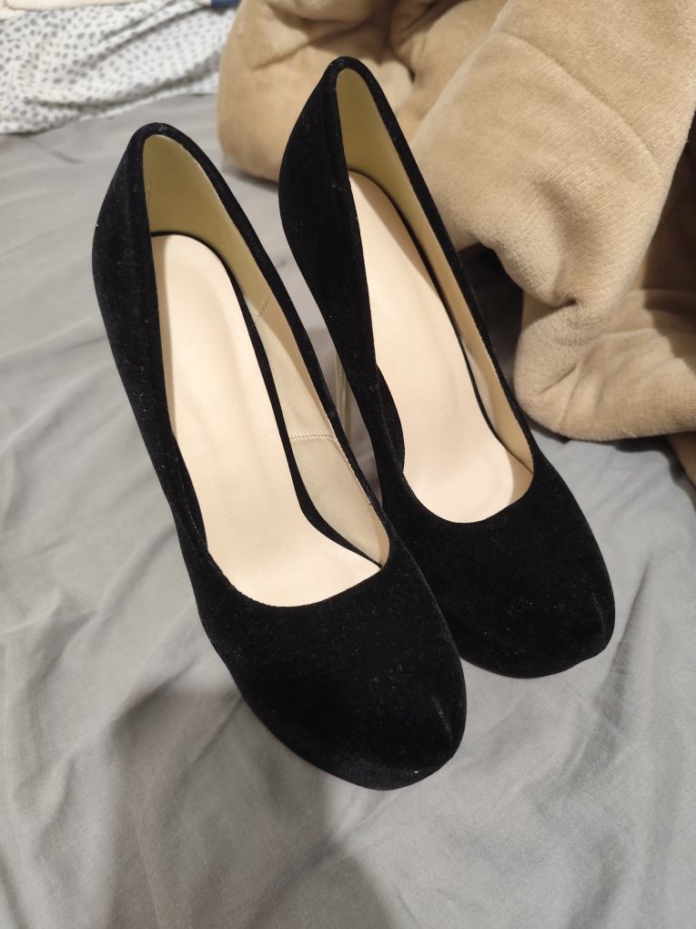 Sapatos de salto alto