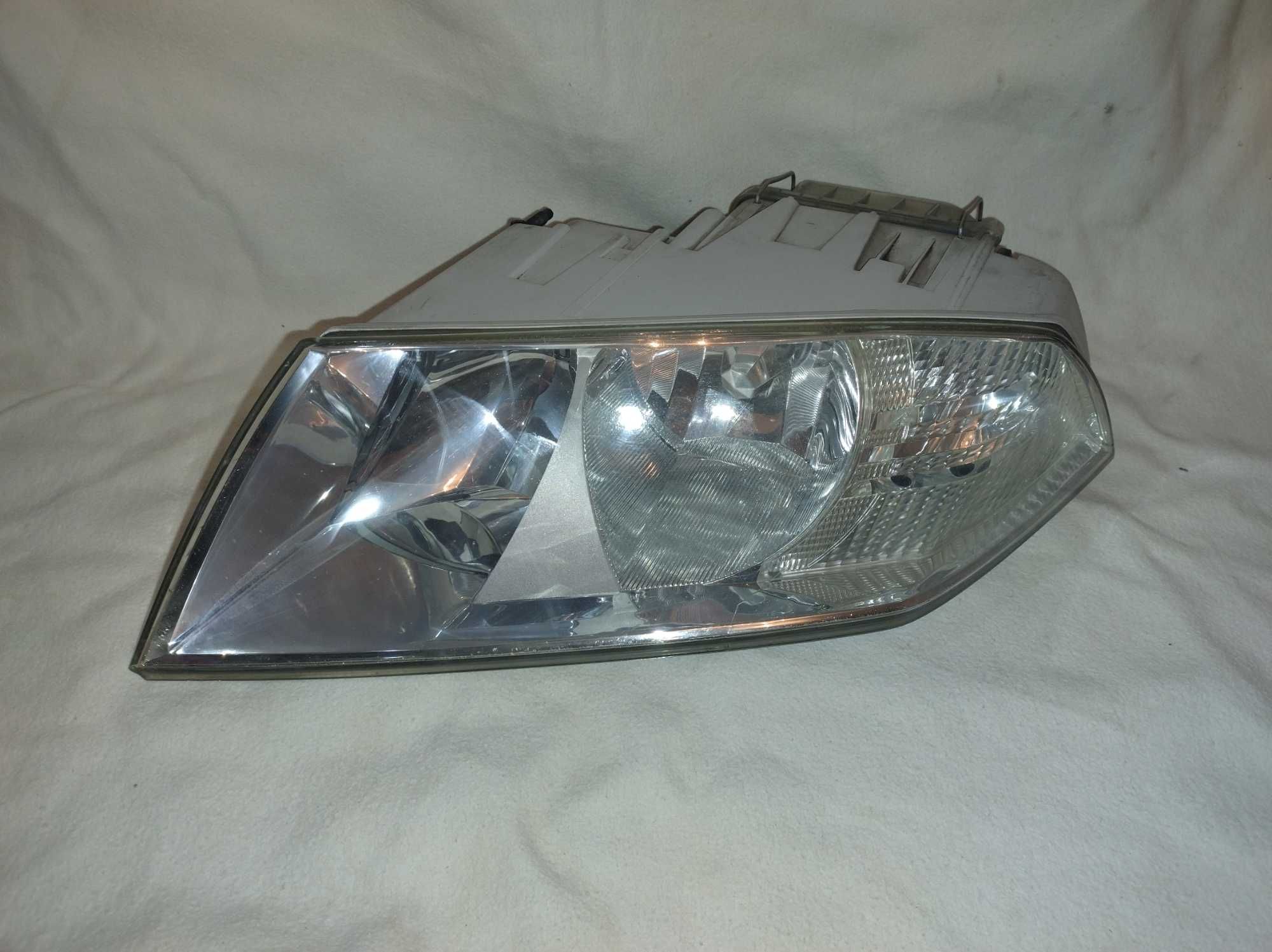 Reflektor Lampa Przednia Lewa Skoda Octavia II Zwykła Europa