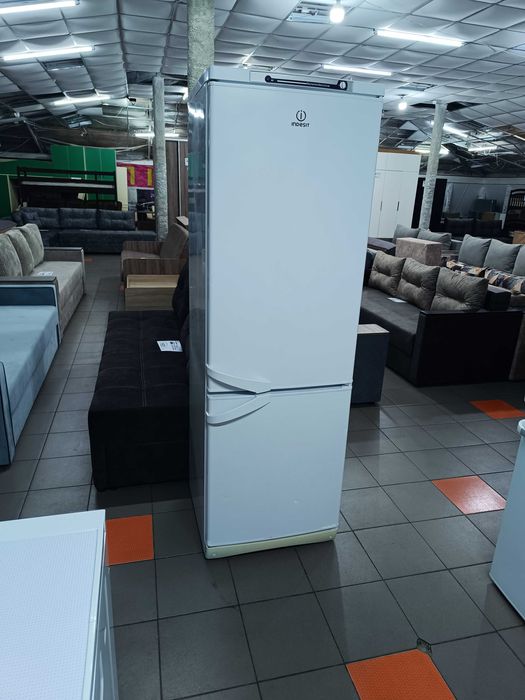 Двокамерний холодильник Indesit SB 185