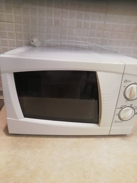 Хлібопіч та мікрохвильовка