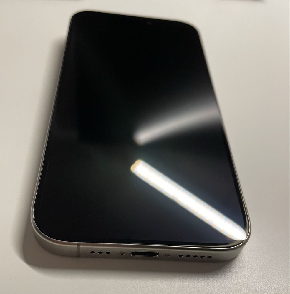 Iphone 15 Pro igual a novo