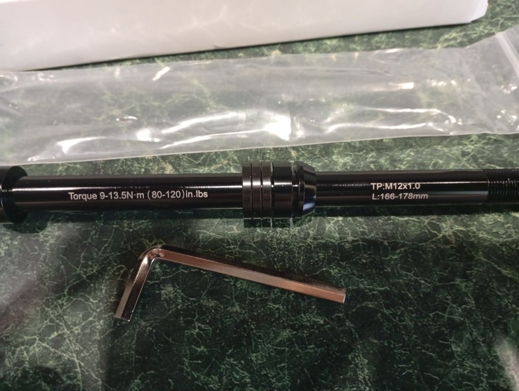 Вісь втулки колеса велосипеда М12*1,0 166-178mm