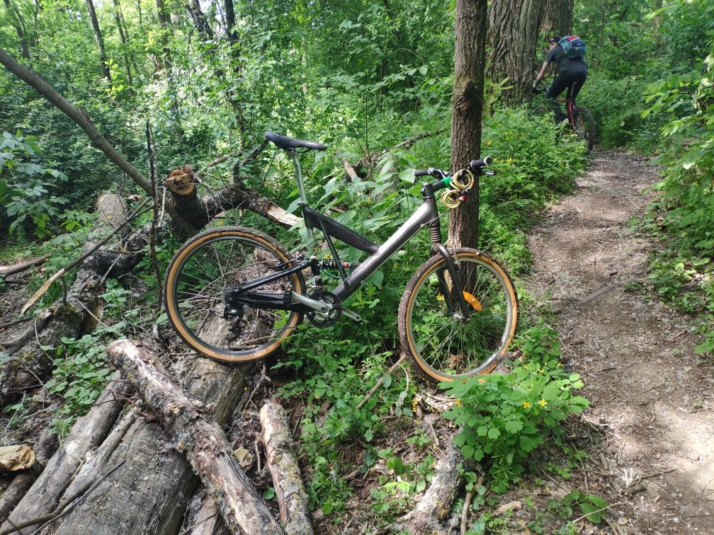 Cannondale Super V. Retro MTB Full suspension.