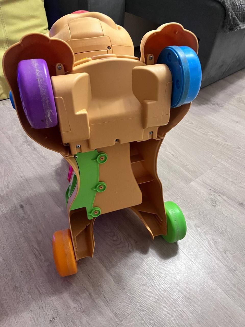 Собака каталка, толокар, іграшка на колесах