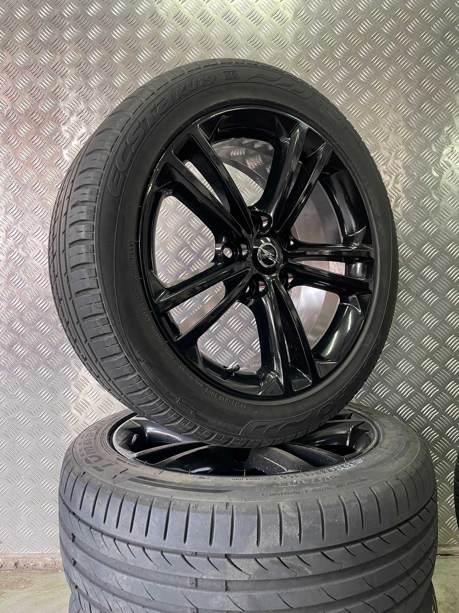 Koła Opel Insignia 8x18 Et42 5x120 245/45R18 Adax Koźle