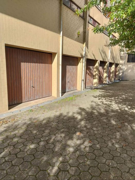Alugo minha Garagem individual