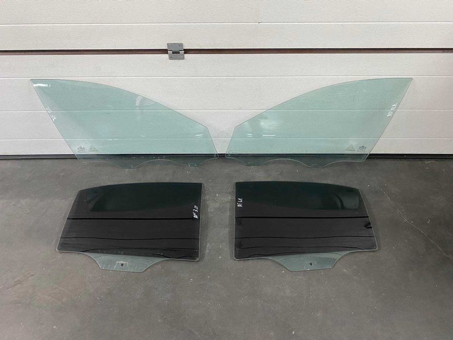 Скло стекло дверей Hyundai Sonata NF 05-10р.