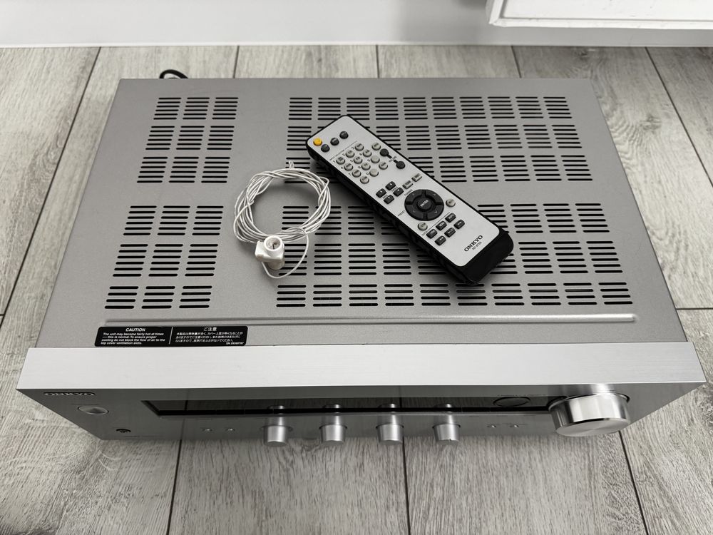 Amplituner Stereo Onkyo TX-8020 srebrny