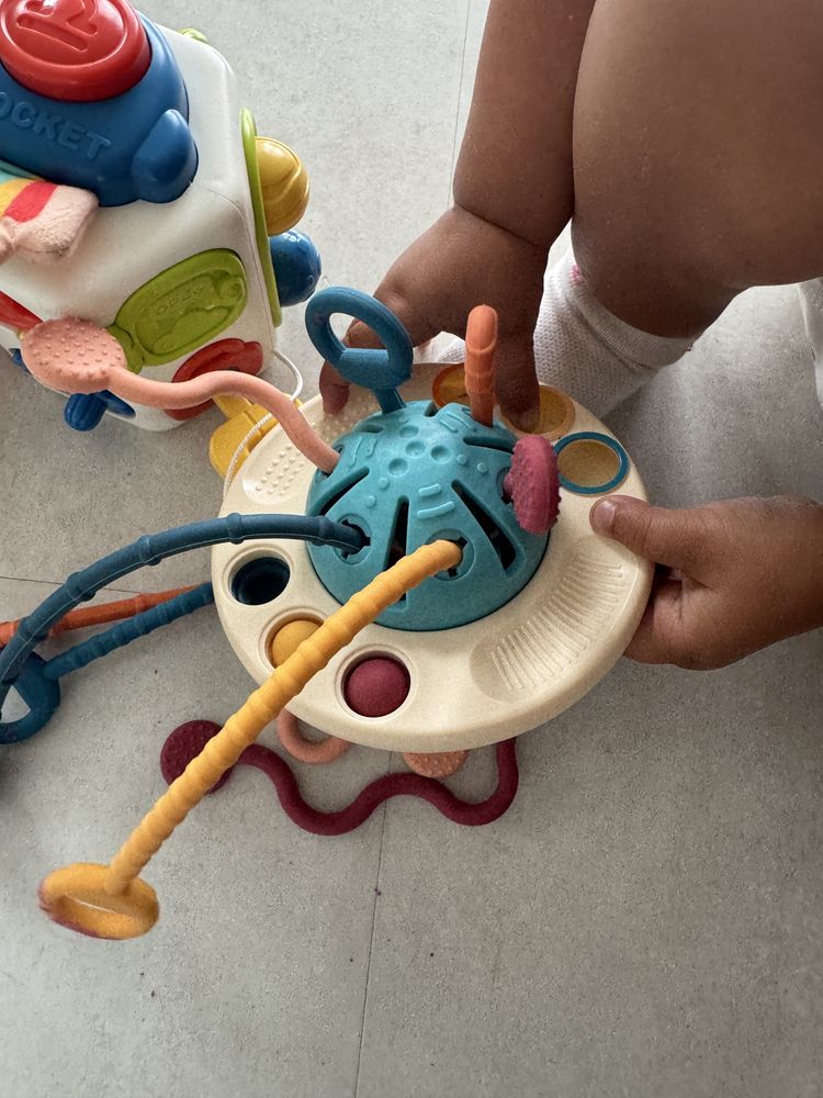 Zabawki sensoryczne  montessori