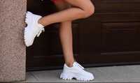 Туфлі дербі жіночі кросівки білі на шнурках тракторна підошва Туфли же