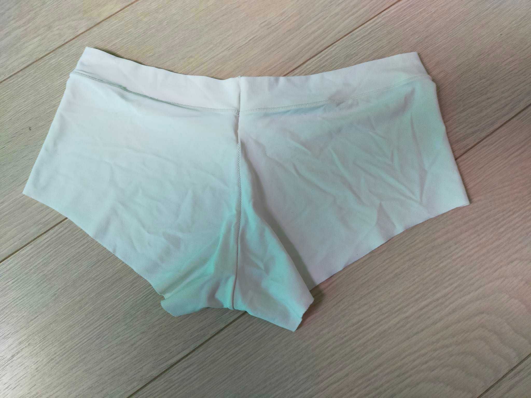 Białe Majtki stringi i bokserki