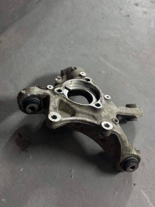 Цапфа Tesla Model 3 (задня права)