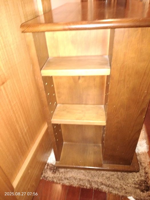 Móvel para CDs e arrumação