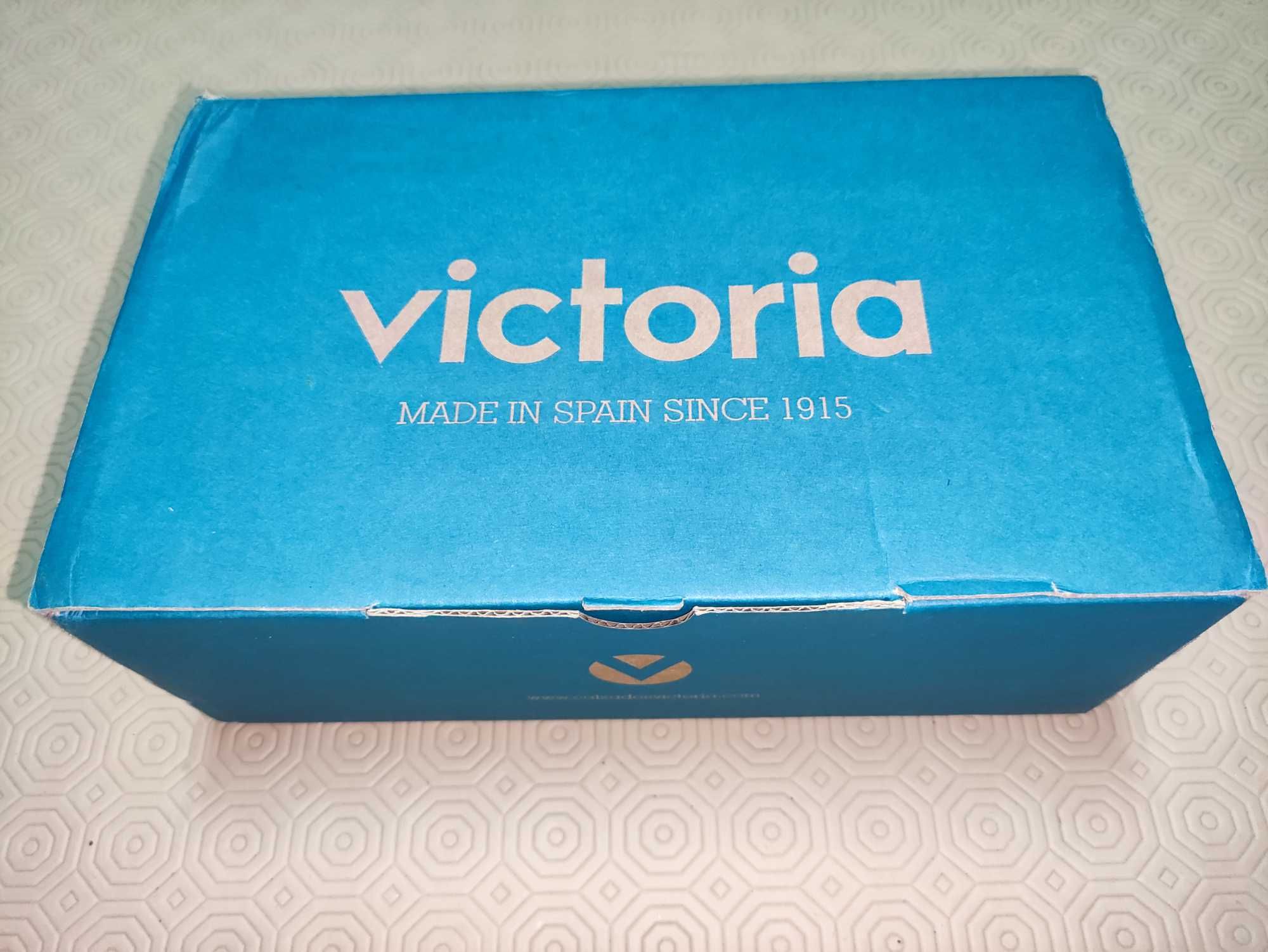 Sapatilhas em pele, Victoria, novas na caixa