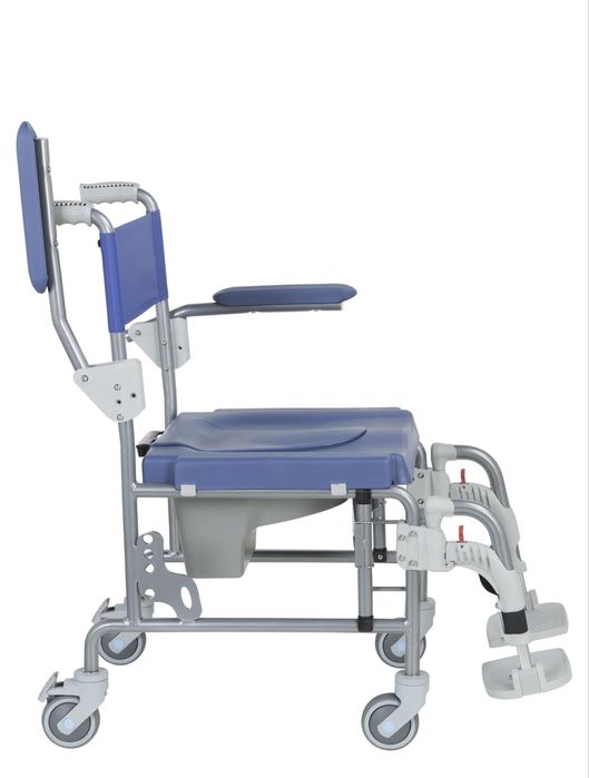 Cadeira de banho e sanitária com rodas