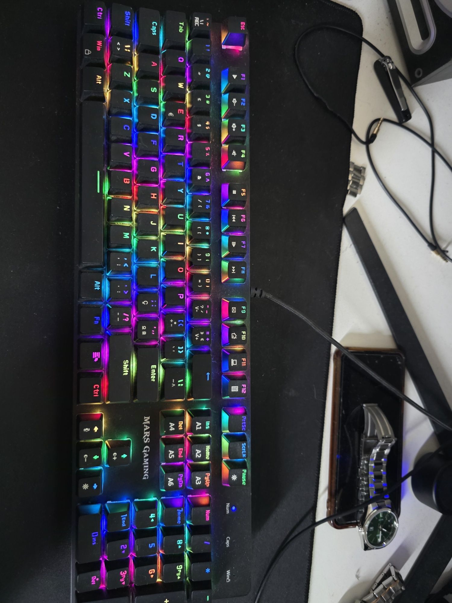 Vendo setup gaming 

Torre:

Caixa- nox hummer TGX RGB
DISSIPADOR - jo