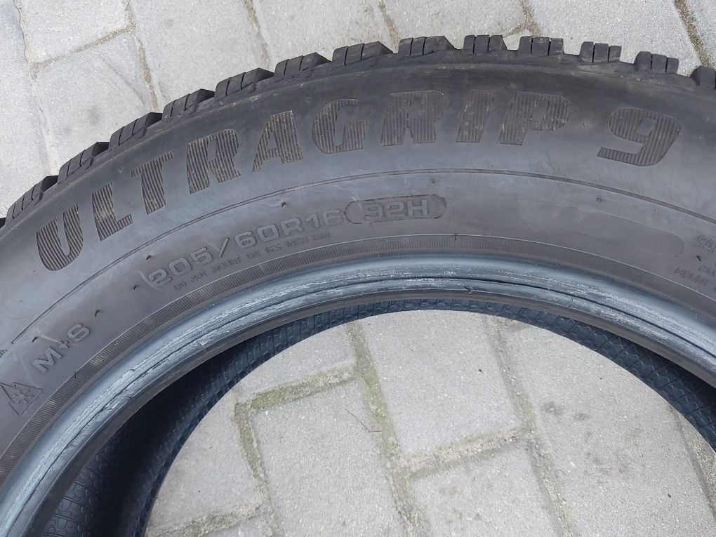 Goodyear UltraGrip 9 205/60R16 92 H
