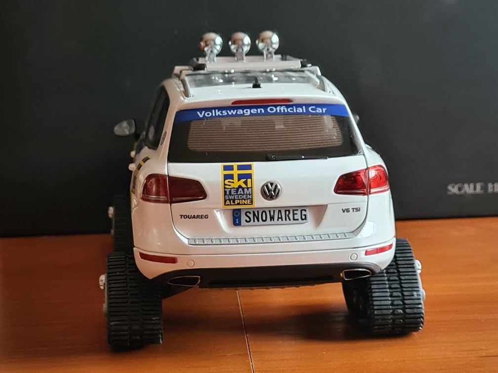 VW Touareg Swedish na gąsienicach unikat 1:18 Kyosho