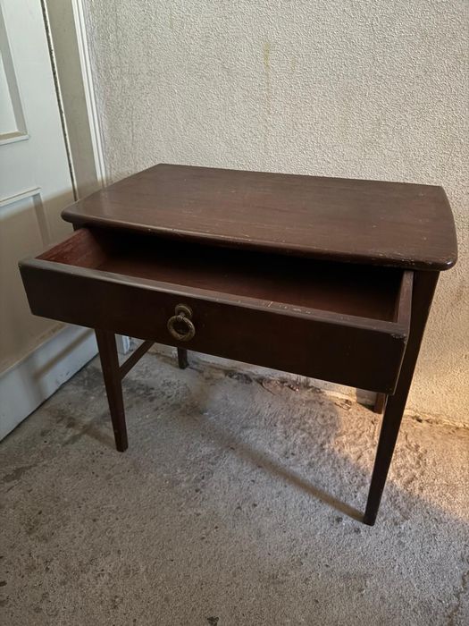 Mesinha de apoio de madeira maciça