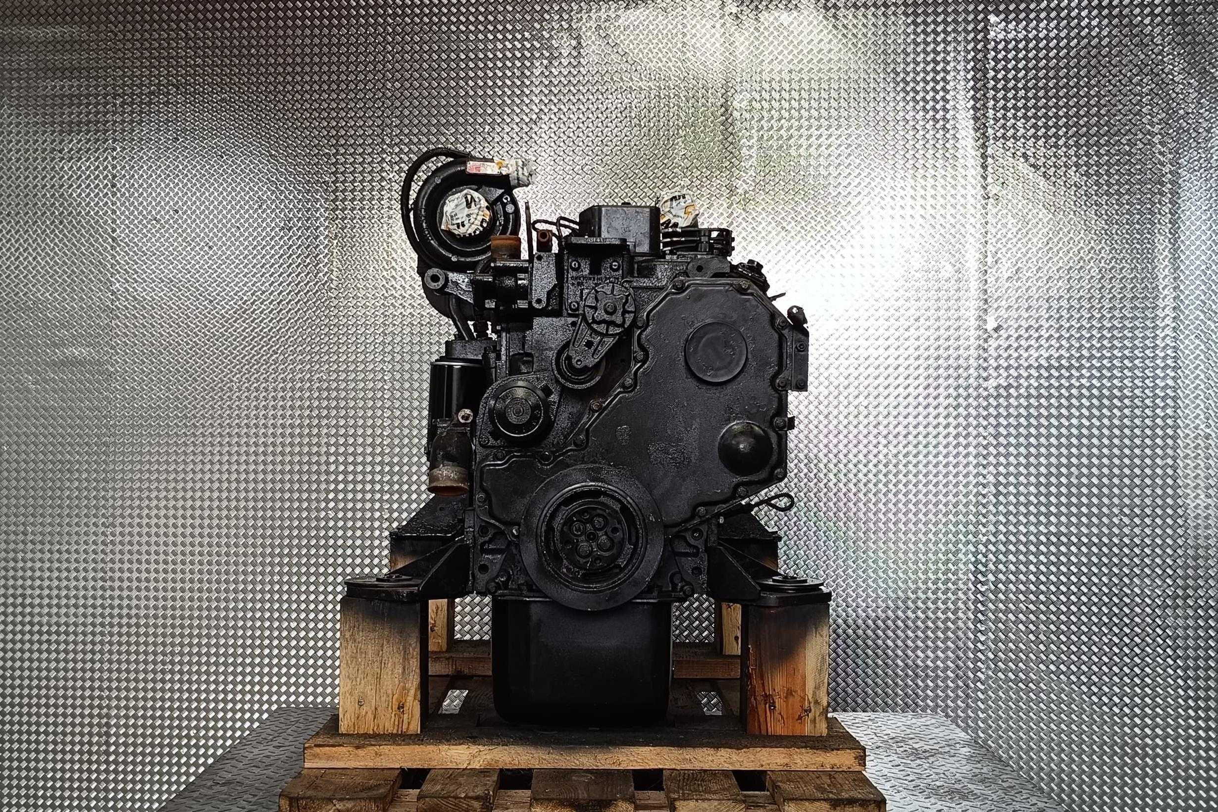 Silnik spalinowy - Case 6T-590