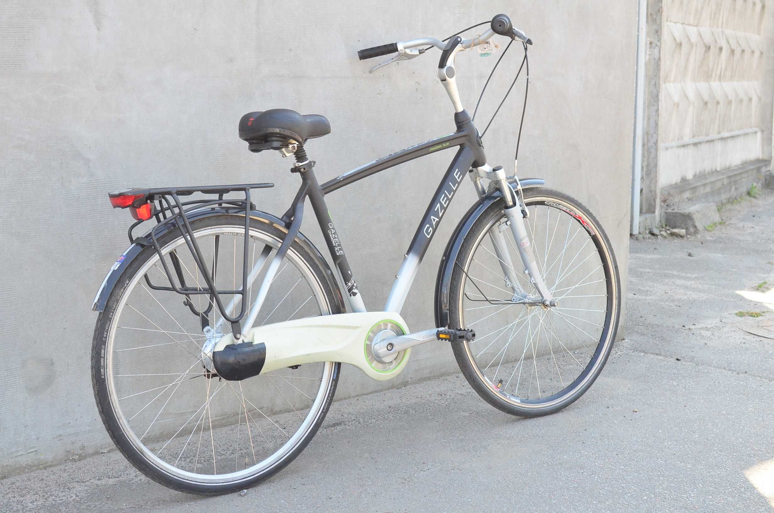 Міський велосипед Gazelle Chamonix Plus 28" M біло-чорний
