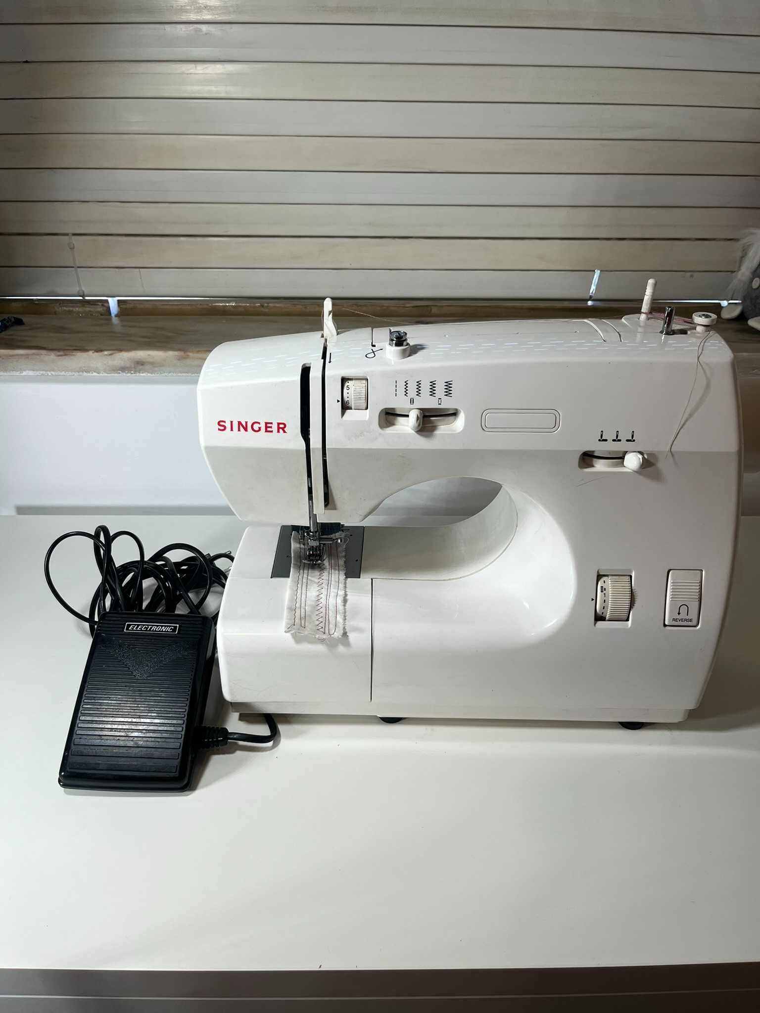 Máquina de Costura Singer 343 – Clássica e Funcional