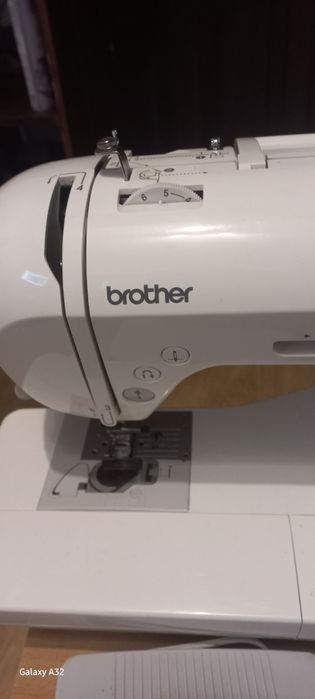 Продам швейную машинку