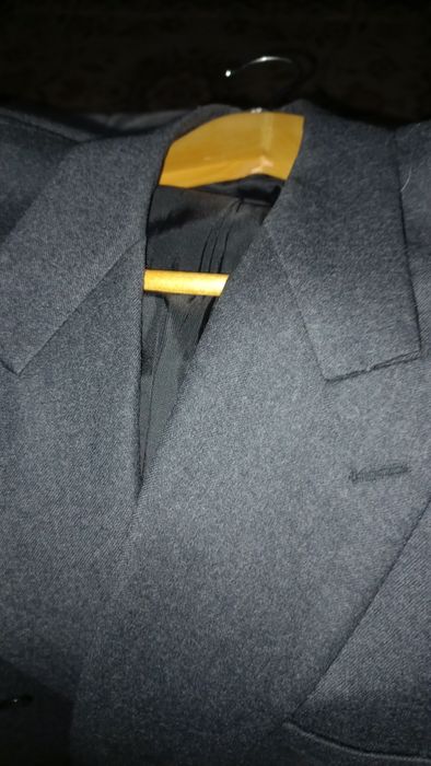 Fatos de homem práticamente novos