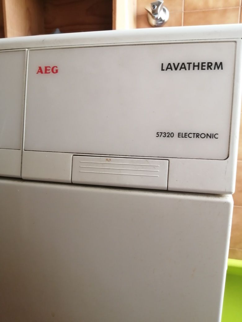 Máquina de secar roupa AEG 57320 electronic