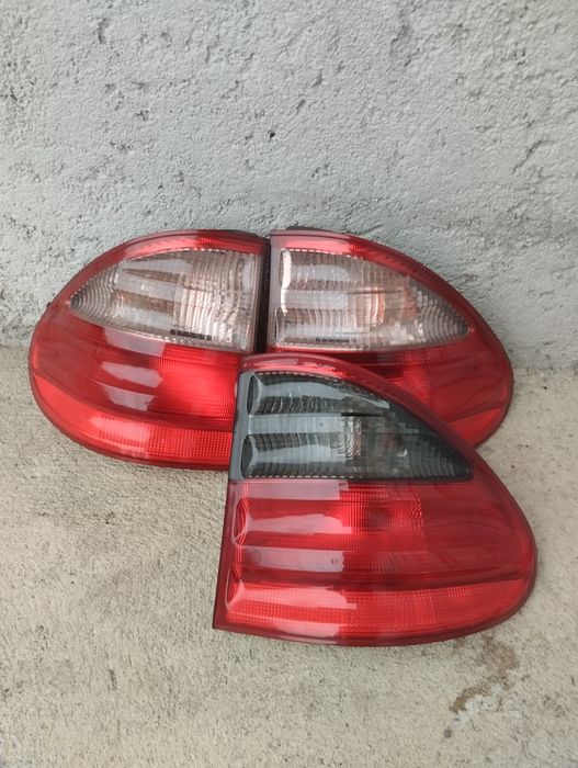 Farolim traseiro Mercedes E modelo W210