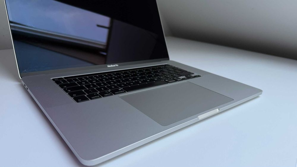 MacBook Pro 16” (2019) – i7 / 16 GB RAM / 512 GB SSD
