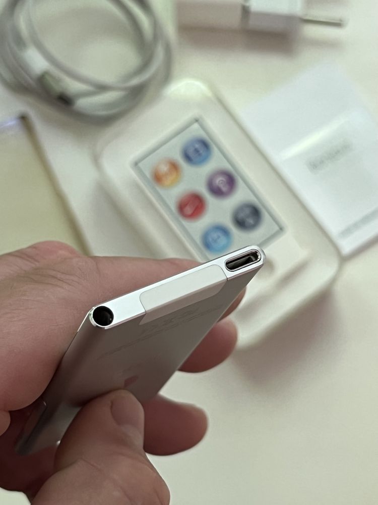 Apple iPod nano 7th 16Gb Silver(A1446)комплект