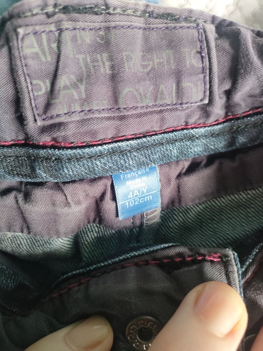 Conjunto de roupa menino (calças e camisolas) de 4-5anos)