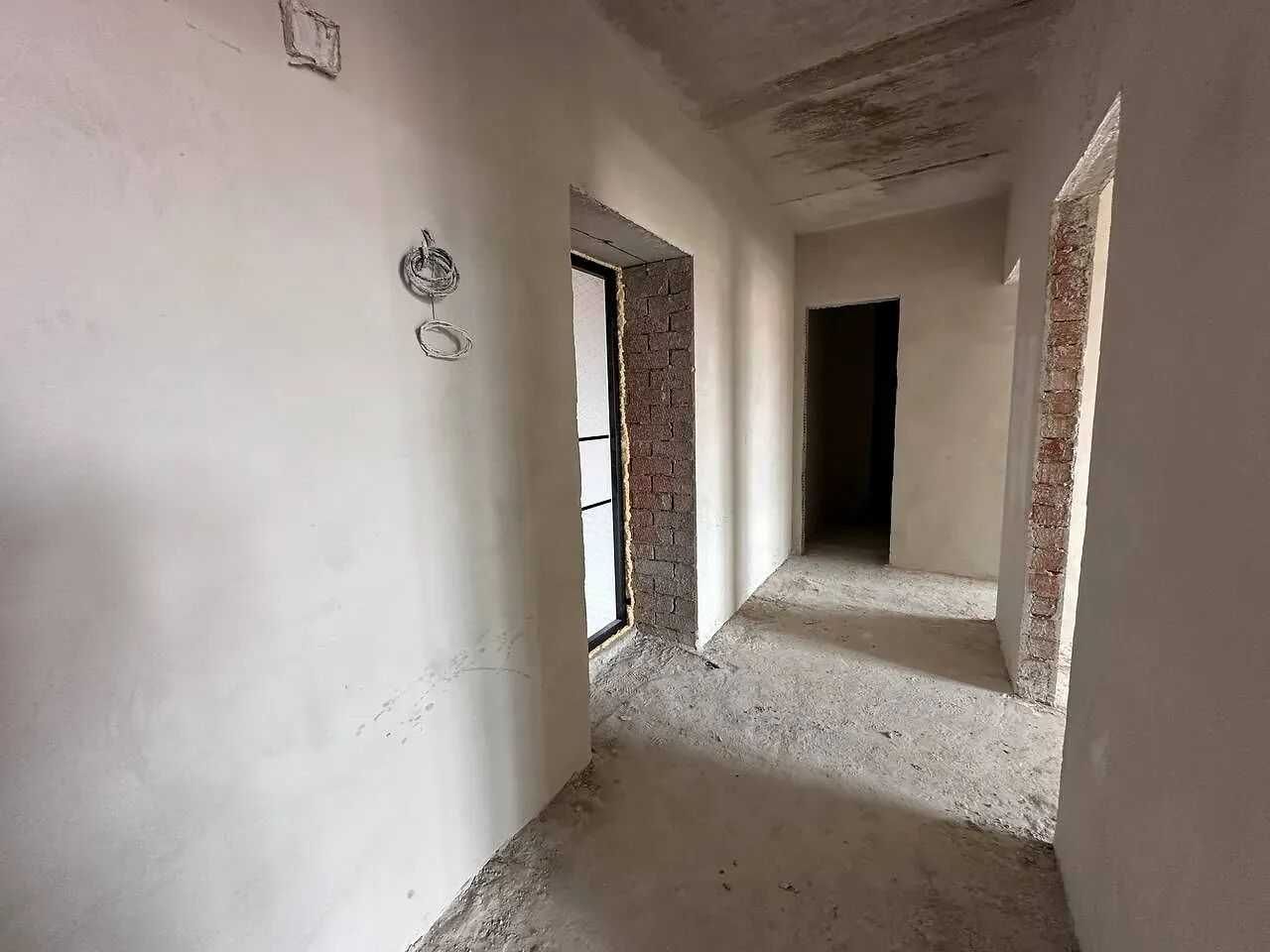 Готова 2к квартира, поруч міське озеро, центр