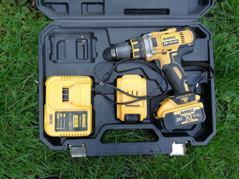 Шуруповерт DEWALT.