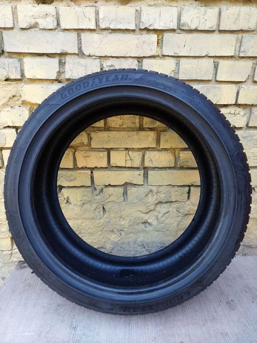 Шини б/в 235 40 20 GoodYear Vector 4Seasons Gen 3