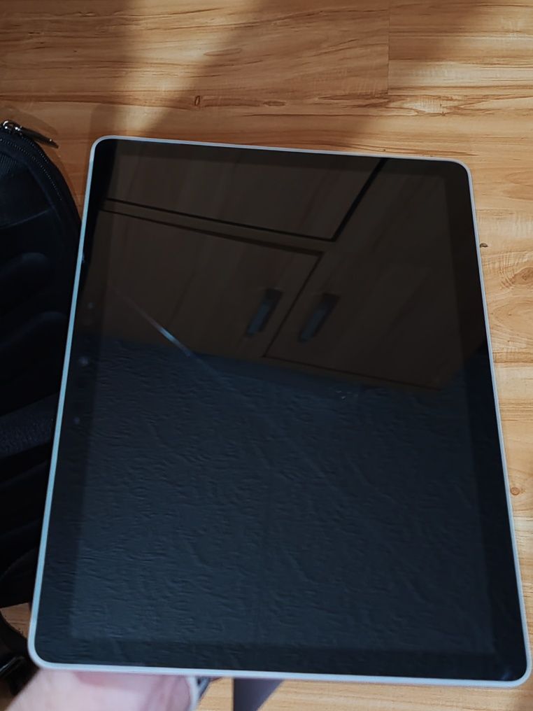 Microsoft Surface Go 2 4/64GB win 11 pro