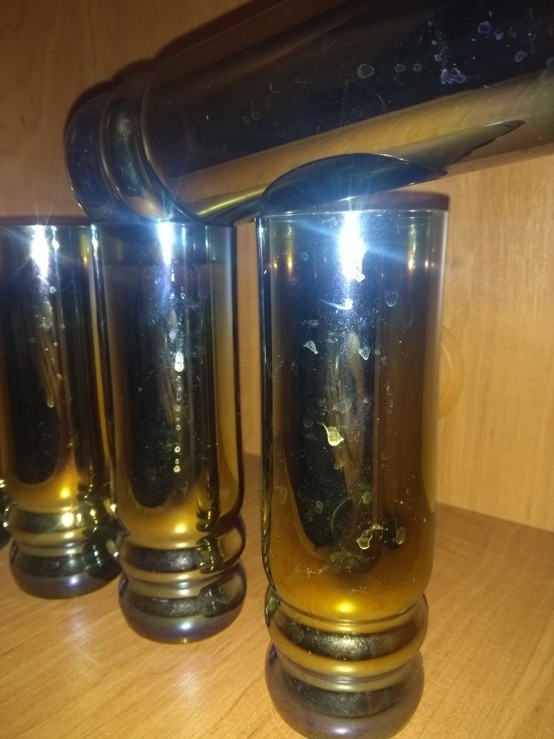 Стеклянные бокалы