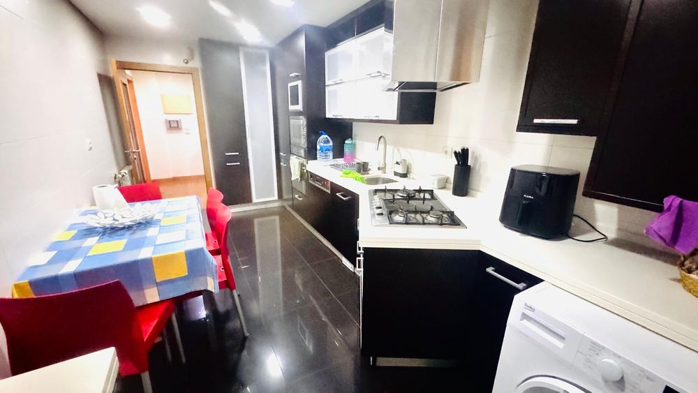 T2 Infantado, novo, sala mobilada, 2 wc