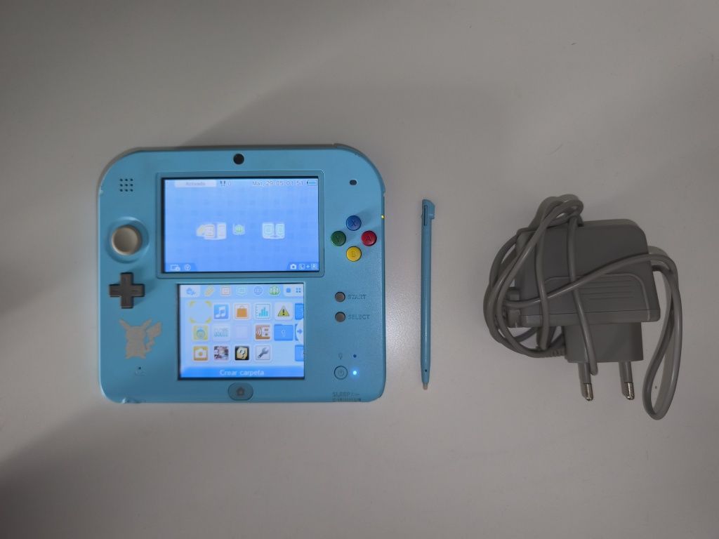 Nintendo 2DS Edição Pokémon Moon (Consola + Caixa + Acessórios Origina