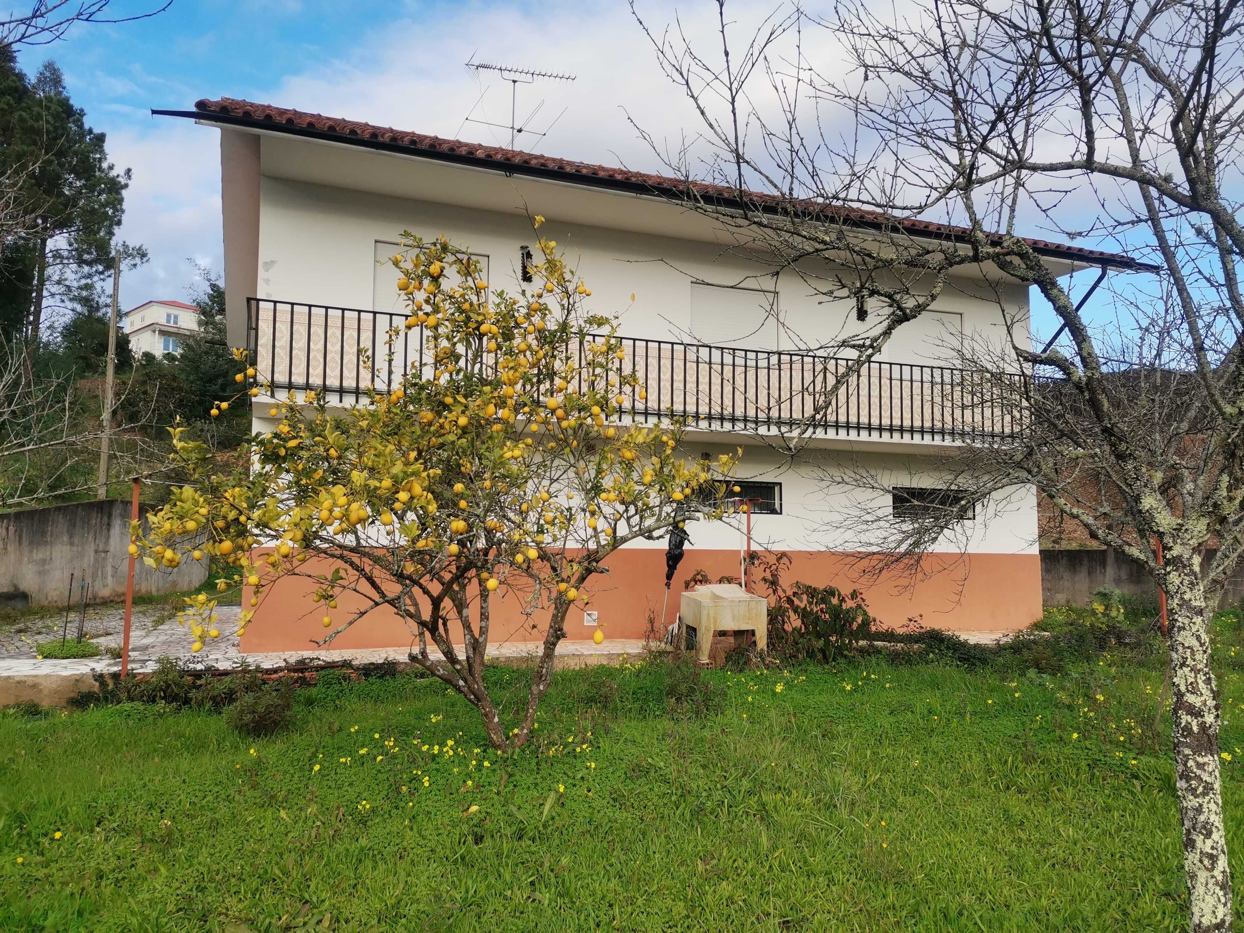Moradia Isolada com Terreno em Lapinhas