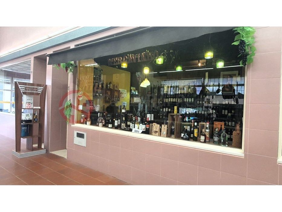 Loja/Garrafeira em Funcionamento no Mercado Municipal da Quinta do ...