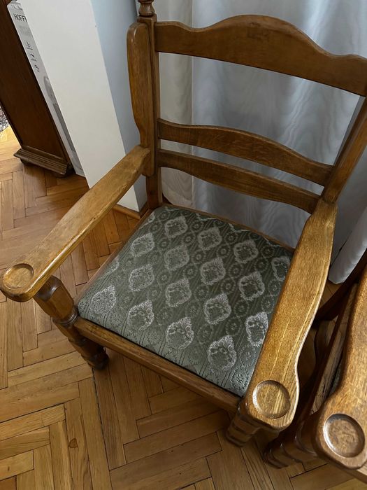 dwa solidne fotele wykonane z litego dębu